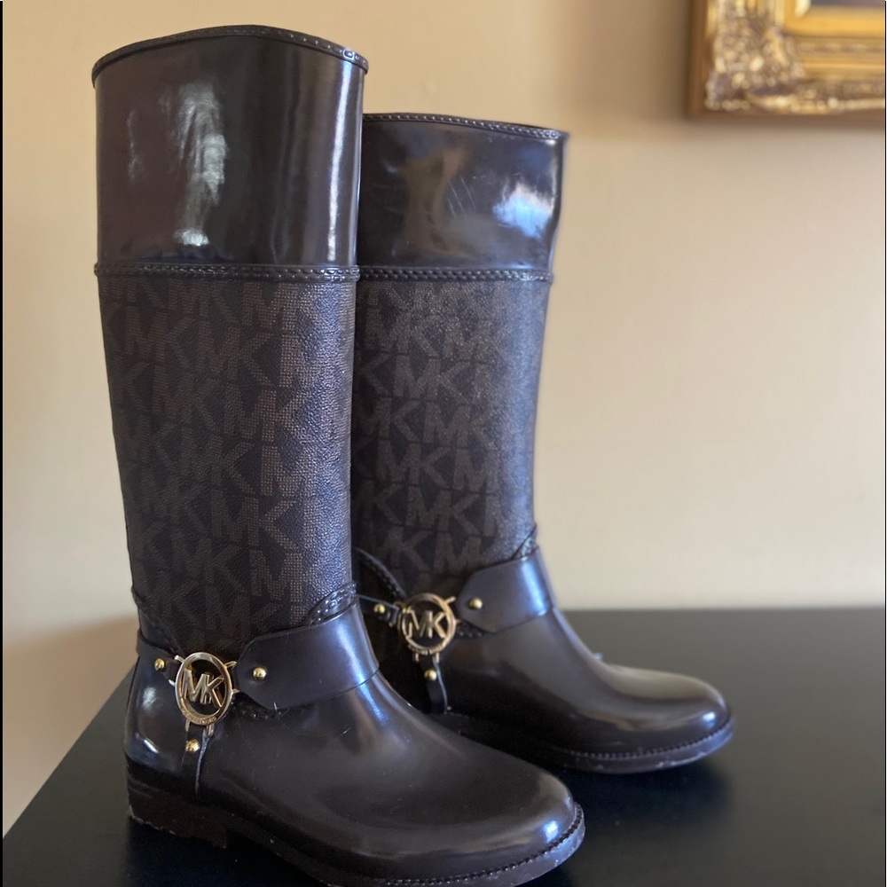 High rubber boots